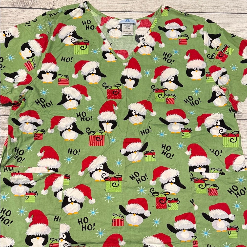 🏥Women’s Nurse’s Scrub Top by SB Scrubs size 3X Christmas Penguin Santa print🩺